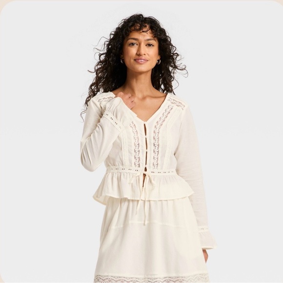 Universal Thread Tops - NWT Universal Thread Women's Ruffle Long Sleeve Lace Trim Blouse- Cream (S)